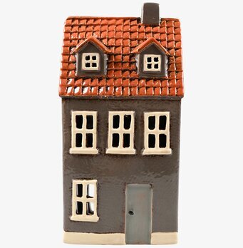 Foto av en nordisk ljuslykta med nostalgisk design