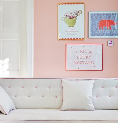 3 Seater Sofa Cream With Pink Piping från Rice i ljust rum