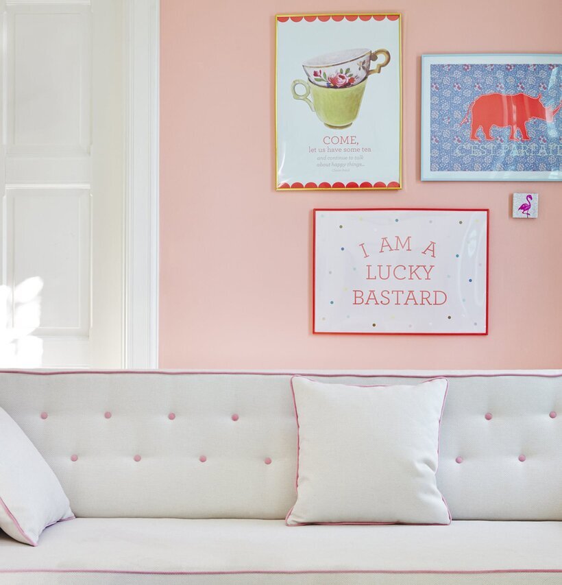 3 Seater Sofa Cream With Pink Piping från Rice i ljust rum