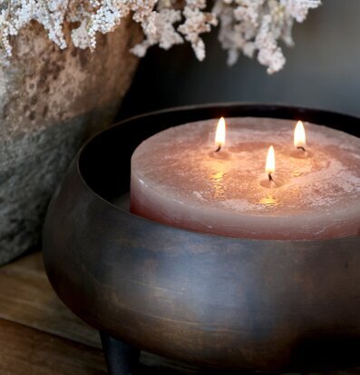 Blockljus Macon Brun 42 Tim från Chic Antique på metallfat