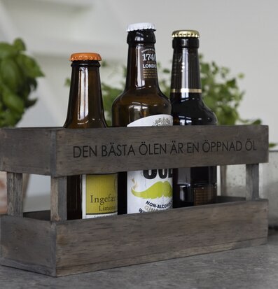 Trälåda - En Öppnad Öl från Different Design med ölflaskor