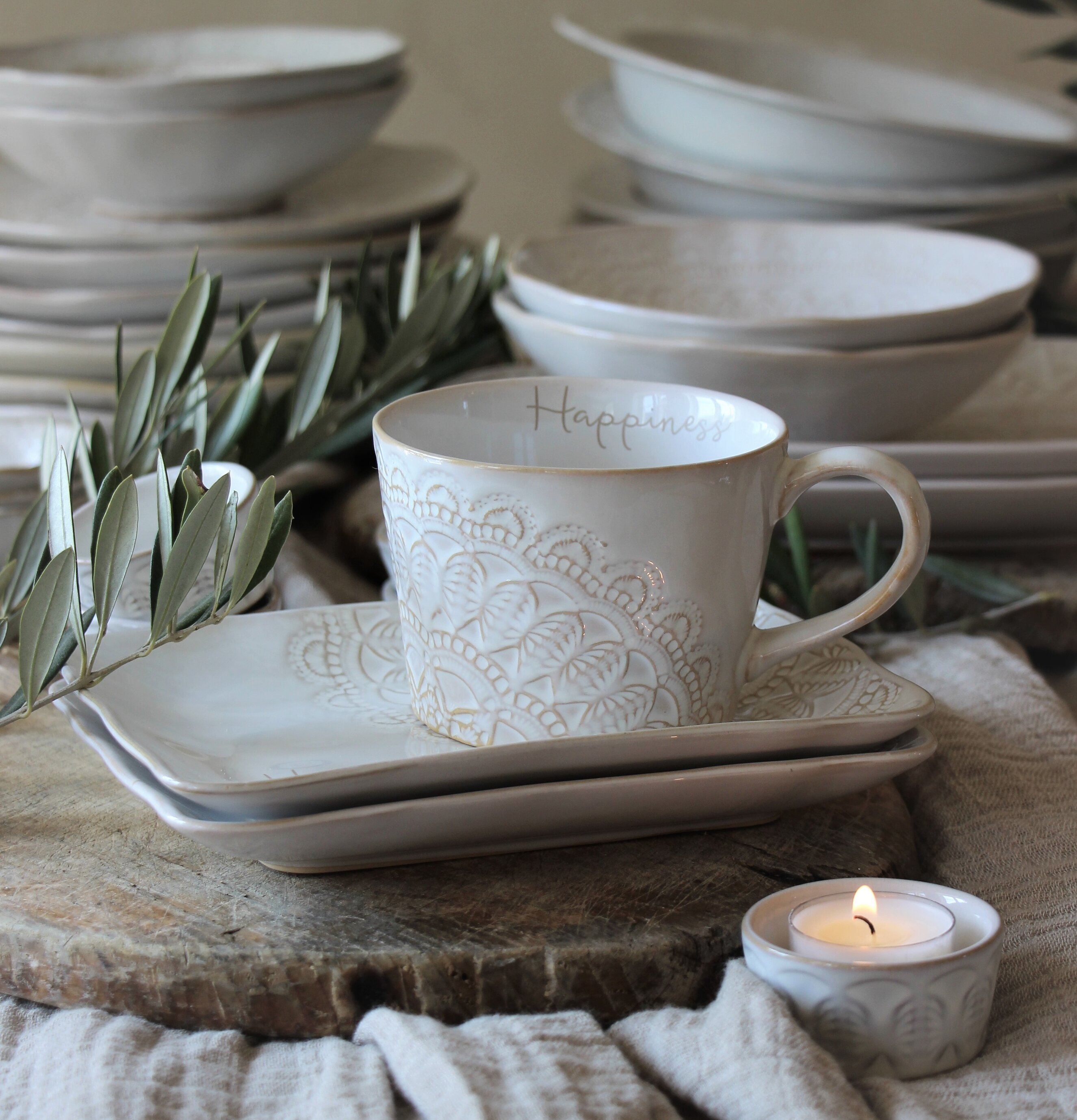 Mugg Med Handtag Happiness Vit från Majas Cottage i keramik