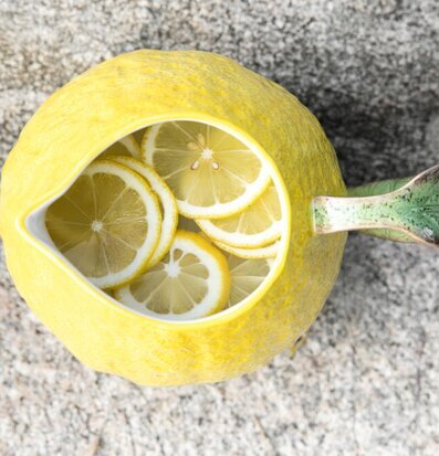 Kanna Lemon från By ON, citronformad kanna med detaljer