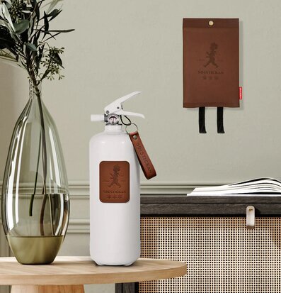 Brandfilt - Mörkt Läder från Solstickan monterad på vägg