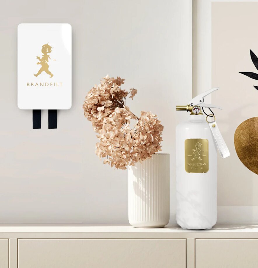 Brandfilt Vit/Guld Tablebook från Solstickan på vägg