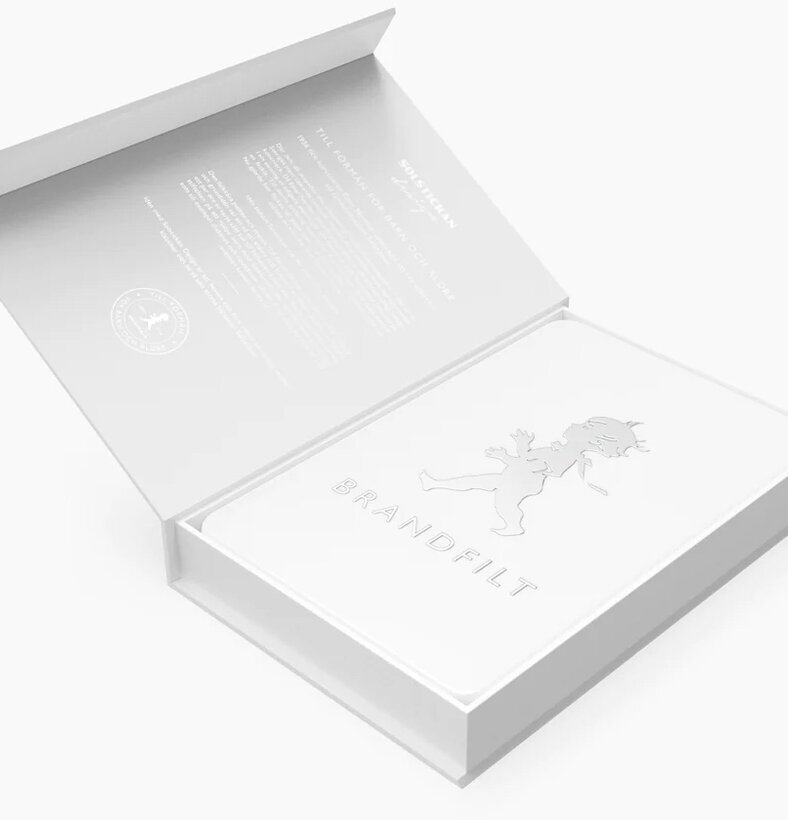 Brandfilt Vit Tablebook från Solstickan i vitt plastfodral