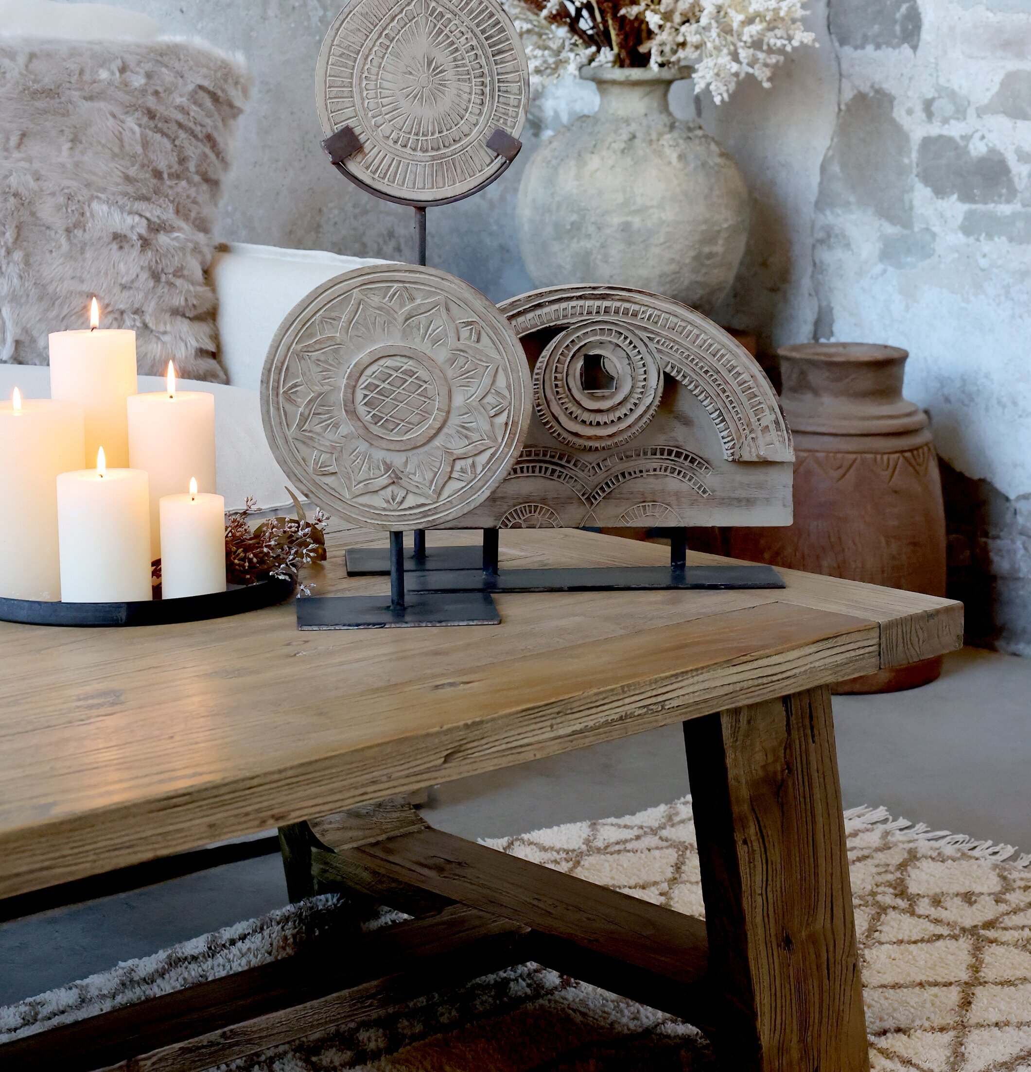 Golvmatta Marocko Natur från Chic Antique under träbord