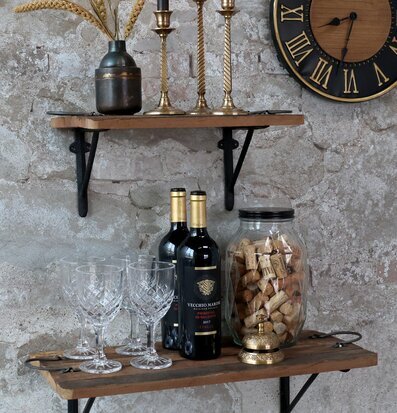 Bordsklocka Antik Mässing från Chic Antique i rustik miljö