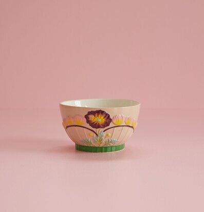 Skål Keramik - Flower Design Soft Sand från Rice på rosa bakgrund