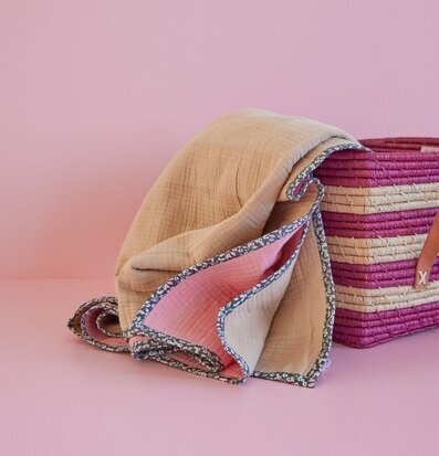 Cotton Crinkle Plaid - Flower Edge från Rice över korg