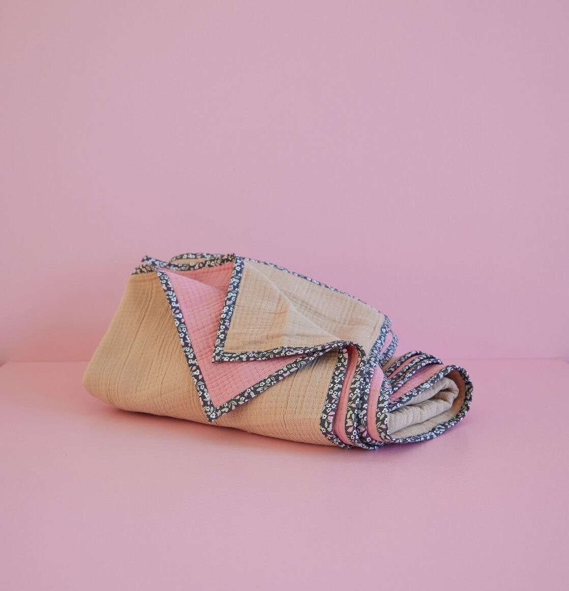 Cotton Crinkle Plaid - Flower Edge från Rice, beige filt