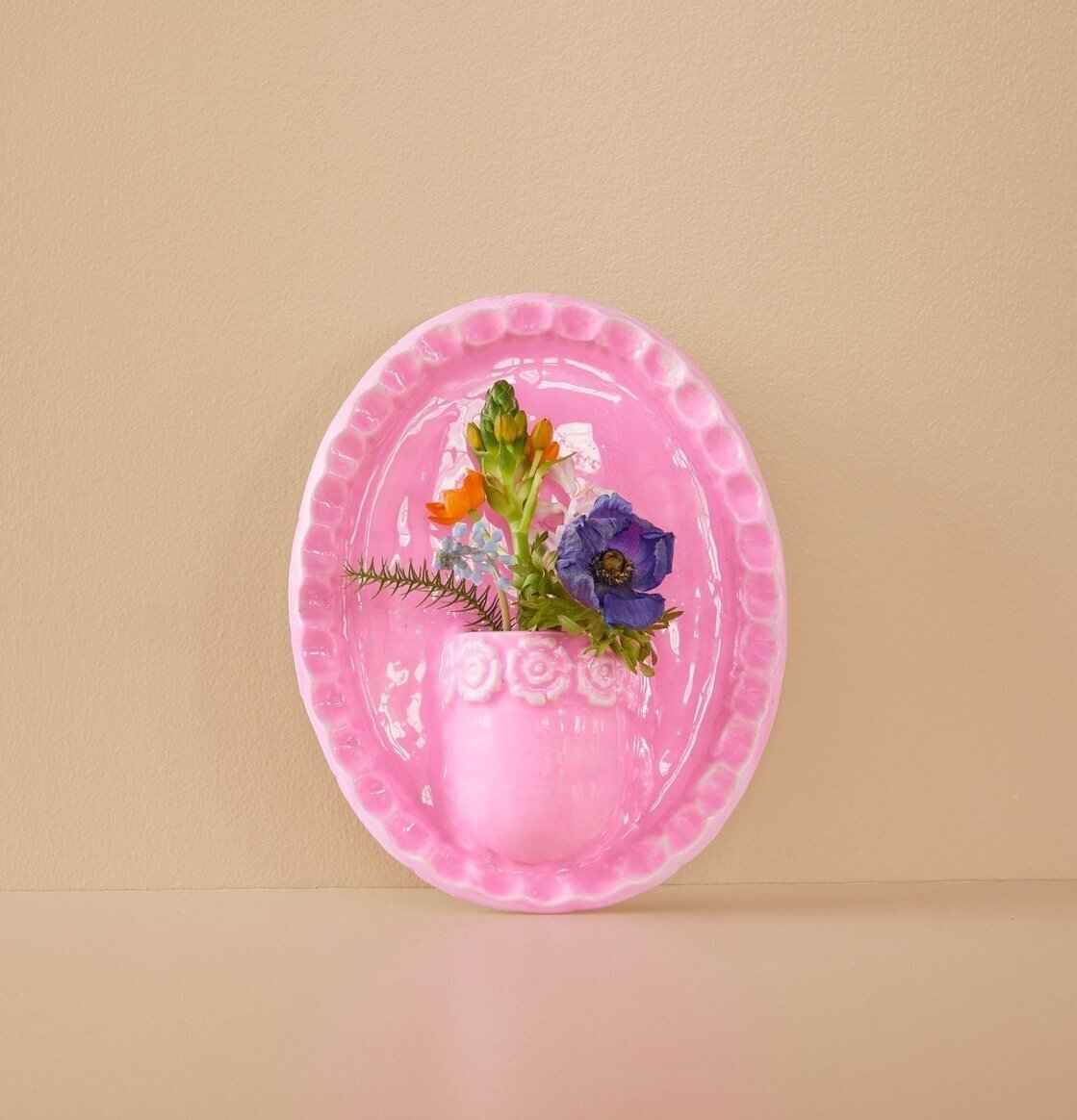 Väggdekoration Rosa från Rice med keramikvas och blommor