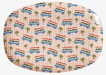 Tallrik Pink Cars Print från Rice med färgglada bilar och palmer