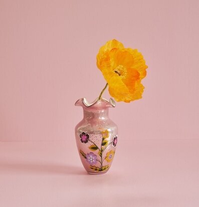 Vas Flower Pink från Rice med handmålade blommor i glas
