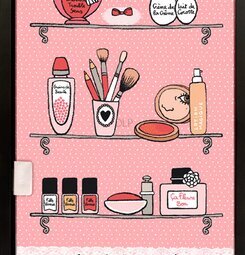 Badrumsskåp Rosa från Derriére la porte med charmig design