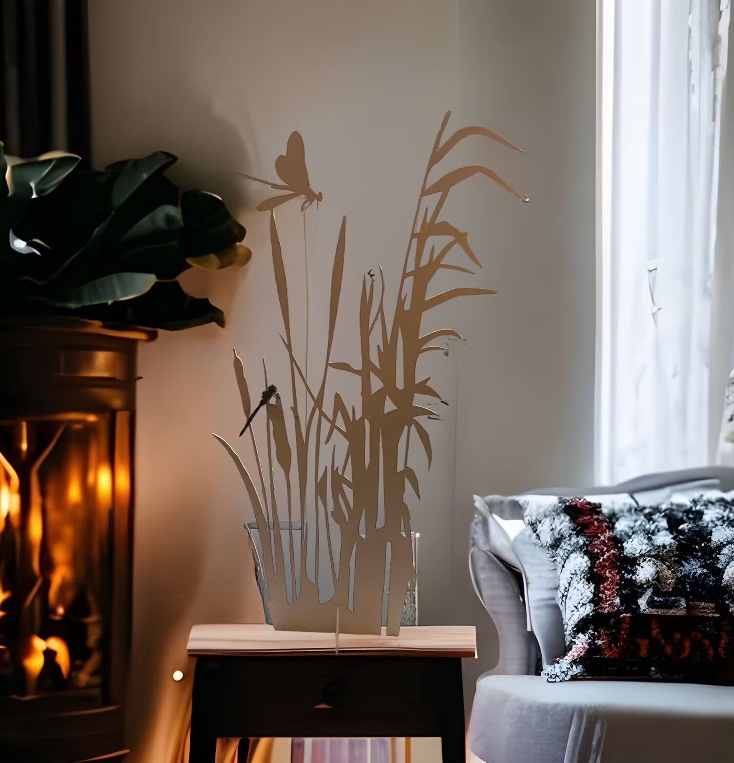 #ÄlskaPlåt Vass Med Dagsslända Vit från Älskaplåt i vit plåt