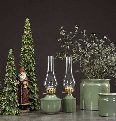Bild av harmonisk julinredning med gröna detaljer