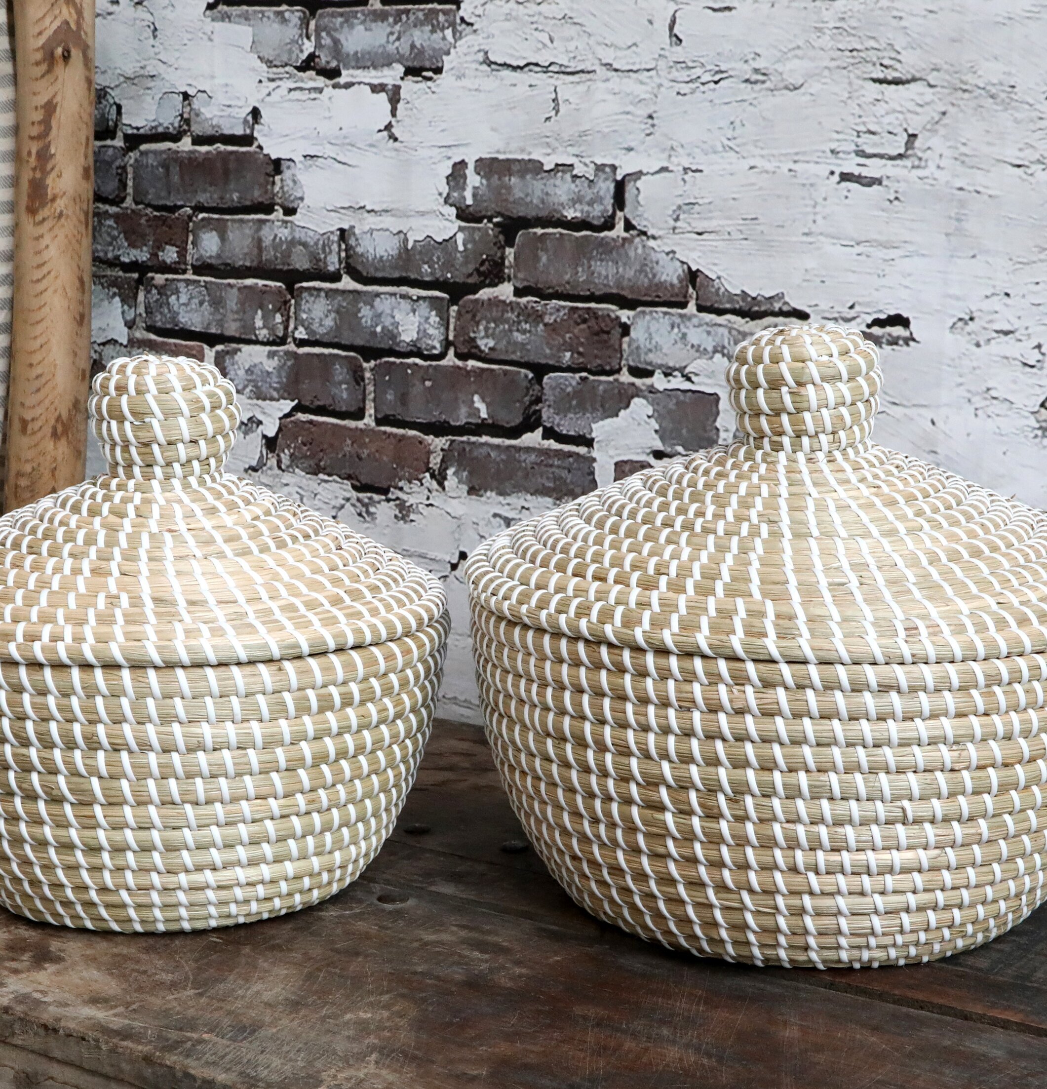 Korg Med Lock Natur/Vit från Chic Antique på rustikt bord