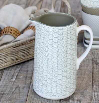 Kanna Arés Verte från Chic Antique med rustik bakgrund