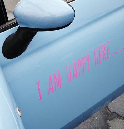 Wall Sticker - Just Be Awesome från Rice på ljusblå bildörr