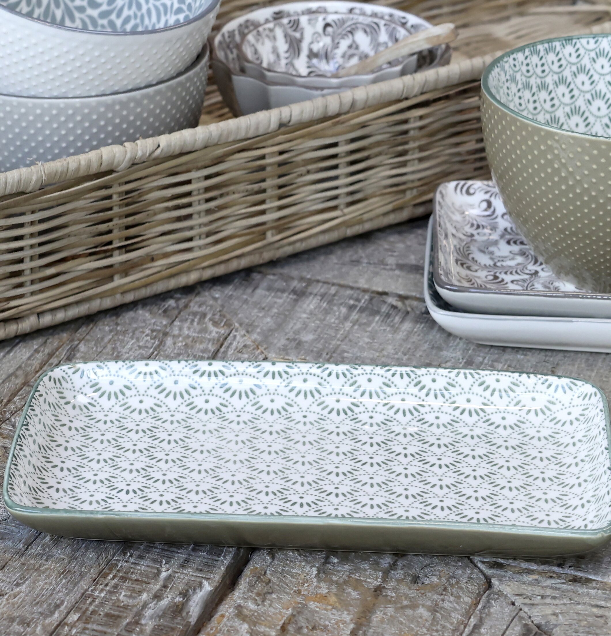 Tallrik/Fat Arés Verte från Chic Antique med intrikat mönster