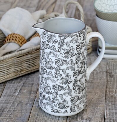 Kanna Arés Mocca från Chic Antique på rustikt träbord