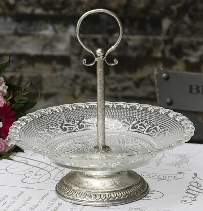 Etagefat Glas från Chic Antique i rustik och charmig miljö