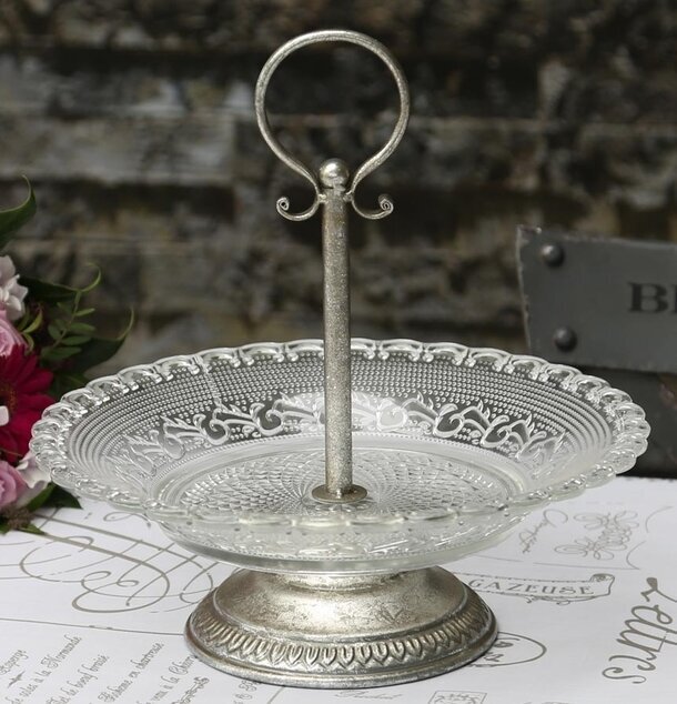 Etagefat Glas från Chic Antique i rustik och charmig miljö