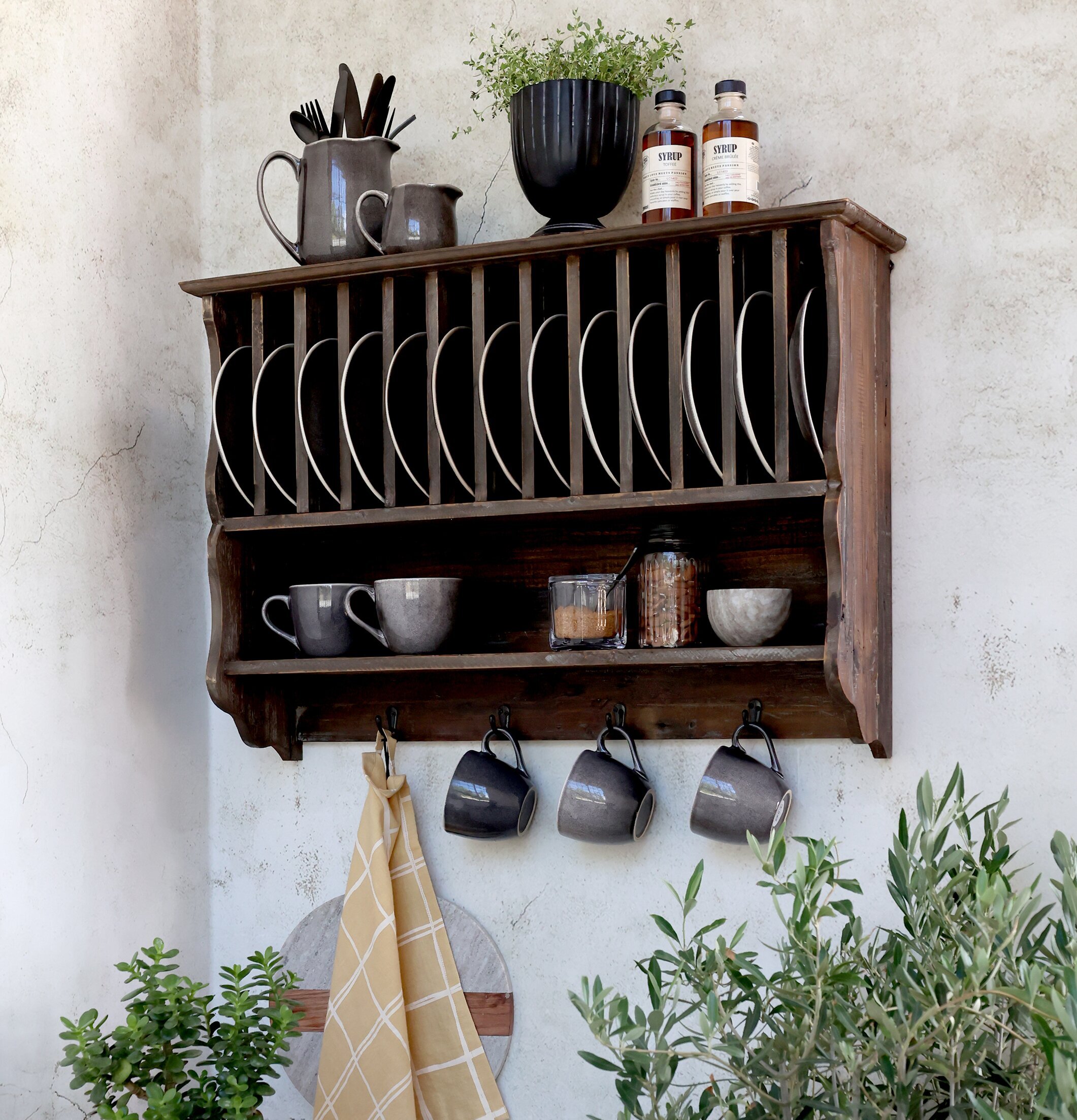 Tallrikshylla Natur från Chic Antique med rustik charm