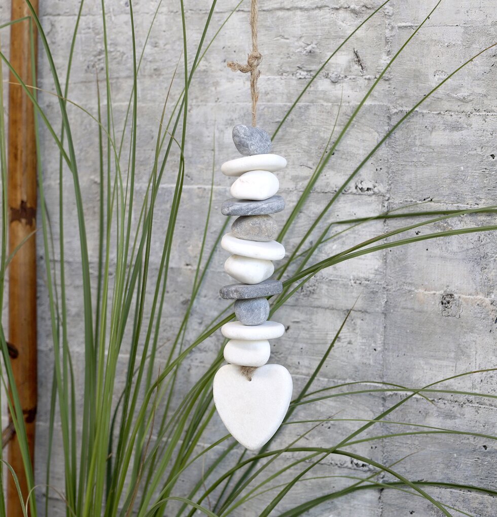 Hängande Dekoration Hjärta från Chic Antique mot betongvägg