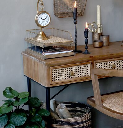 Klocka På Fot Mässing från Chic Antique på rustikt skrivbord