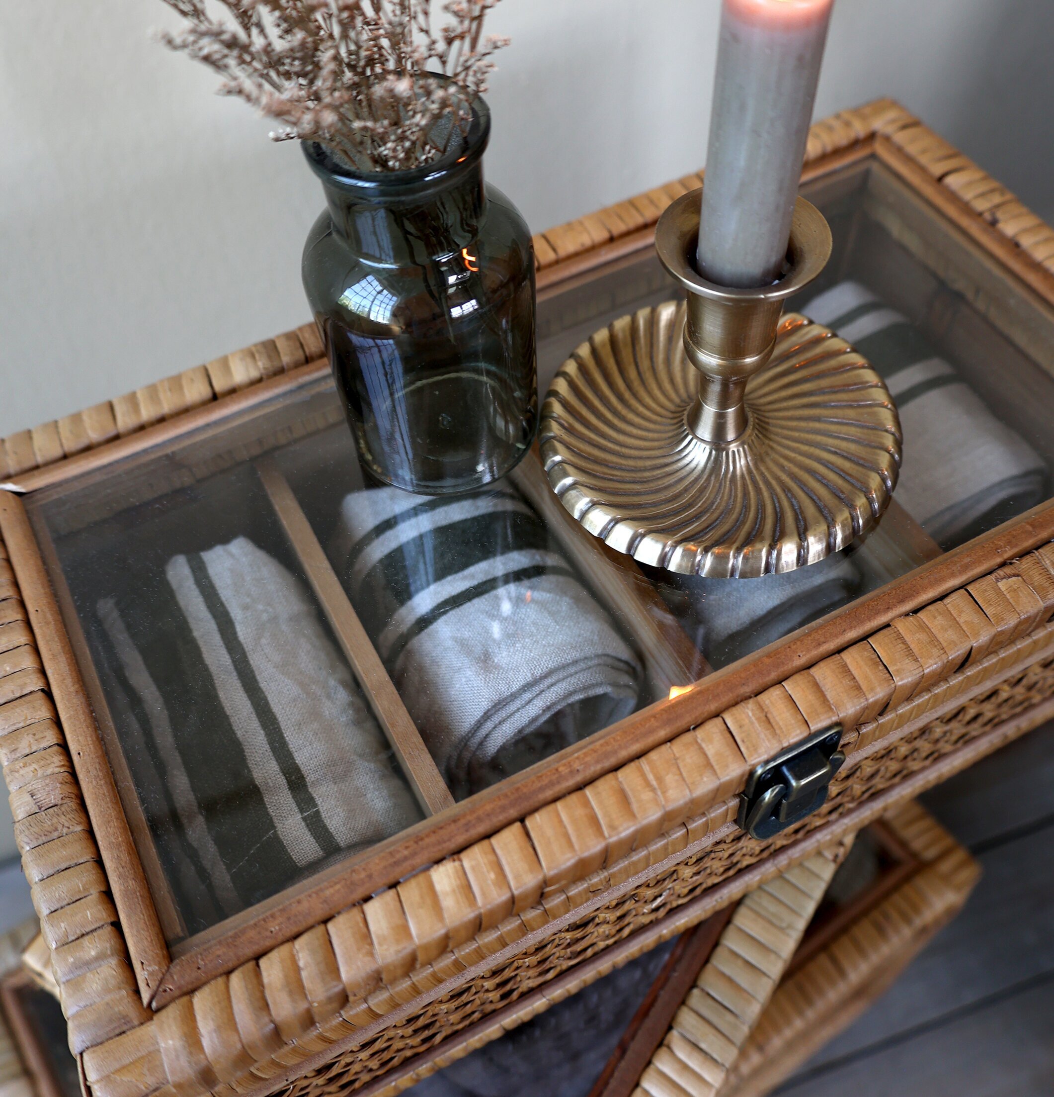 Förvaringslåda 4-Fack Flätad Rotting från Chic Antique