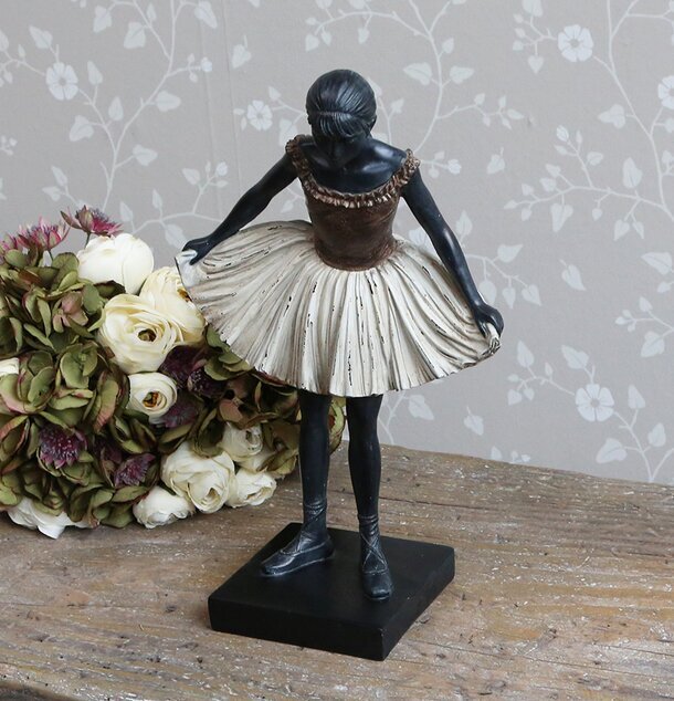 Ballerina Mocca från Chic Antique på rustikt träbord