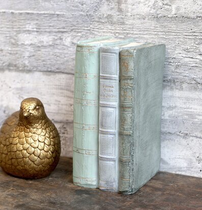 Böcker Dekoration Antik Opal från Chic Antique på träyta