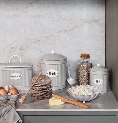 Bild av harmonisk och stilfull köksmiljö med detaljer