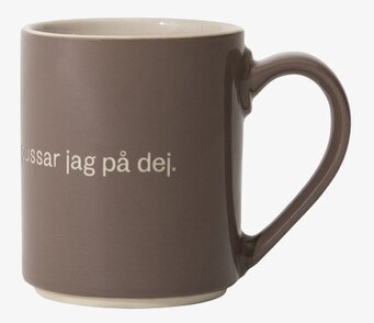 Mugg Astrid Lindgren - Trarallanrallanlej, då pussar jag på dig. från Design House Stockholm