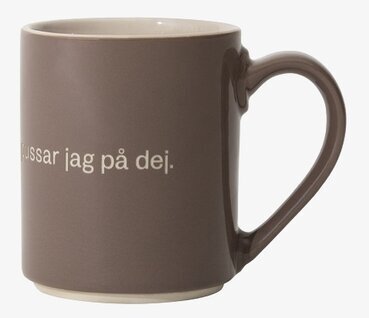 Mugg Astrid Lindgren - Trarallanrallanlej, då pussar jag på dig. från Design House Stockholm