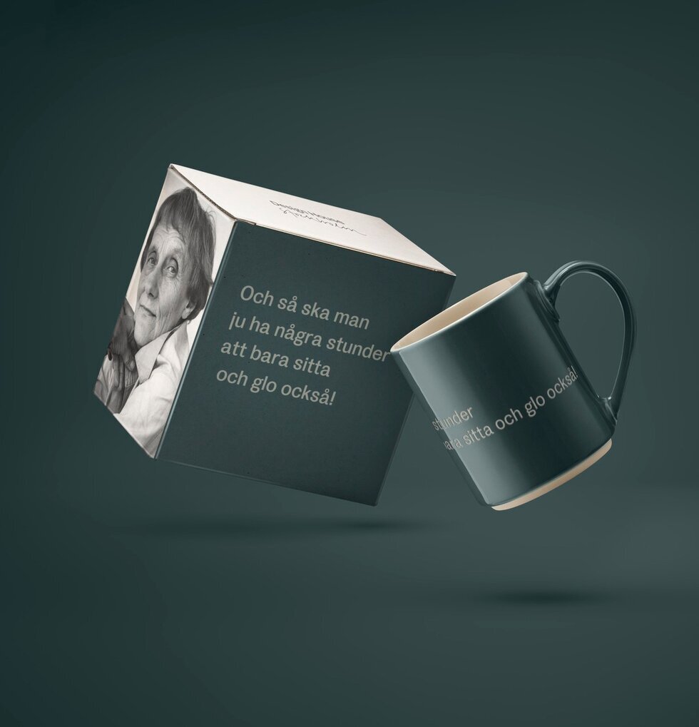 Mugg Astrid Lindgren - Och så ska man ju ha några stunder att bara sitta.. från Design House Stockholm