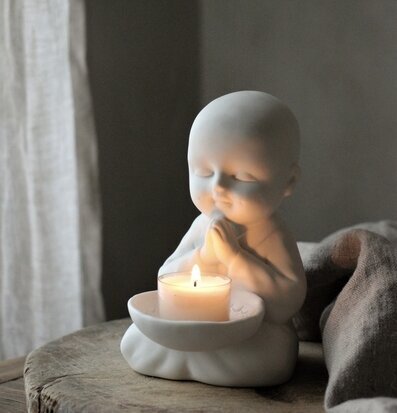 Majas Yoga Munk - Knäppta Händer från Majas Cottage