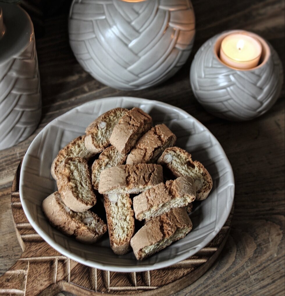 Djup Tallrik/Skål Herringbone från Majas Cottage på träbord