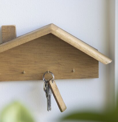 Bild av stilren nyckelhängare i form av ett hus