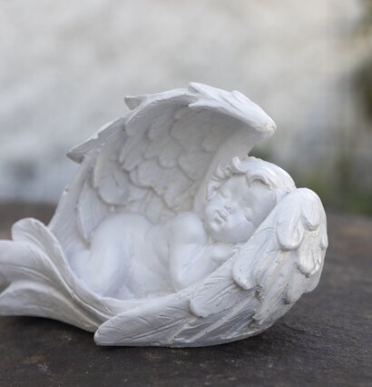 Ängel Sovande Poly från Different Design, vit skulptur