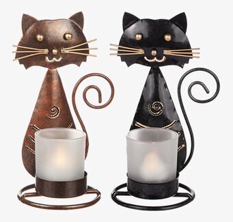 Bild av unik ljuslykta i form av katt i hamrad plåt