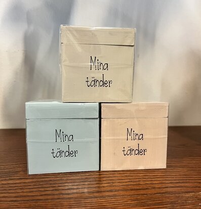 Trälåda - Mina Tänder från Different Design i tre färger
