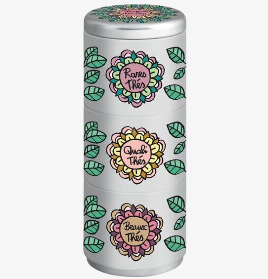 Bild av dekorativ plåtburk för te med blommönster