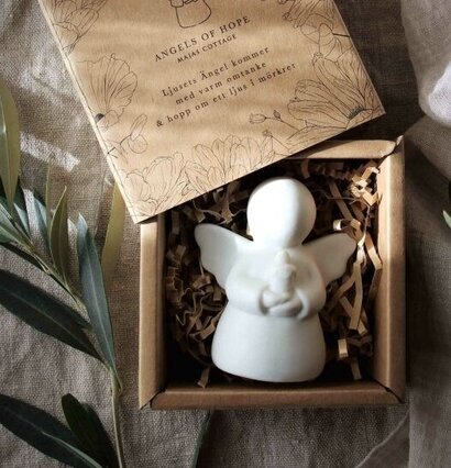 Ljusets Ängel Inkl Gåvobox från Majas Cottage i keramik