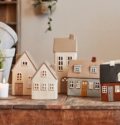 Foto av keramikmodeller som skapar hemtrevlig atmosfär