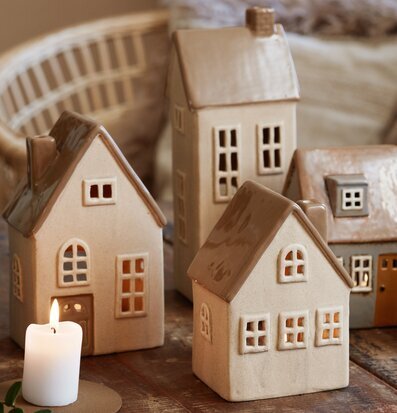 Foto av keramikhus som skapar en trivsam atmosfär