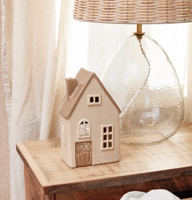 Bild av varm och inbjudande inredningsscen hemma