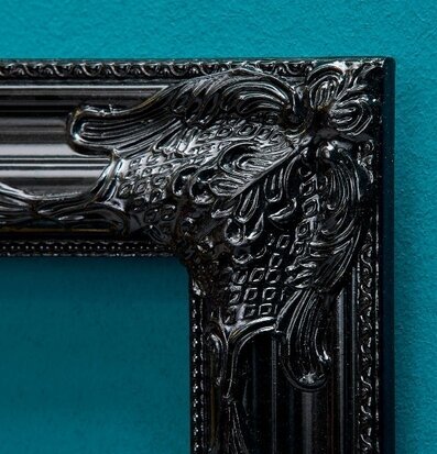 Ram Barock Svart från Werner Voss med rik ornamentering
